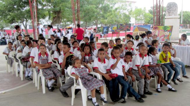 Las altas temperaturas y las condiciones en que reciben las clases los niños de muchos colegios en el Caribe no permiten un buen desarrollo de los estudiantes.