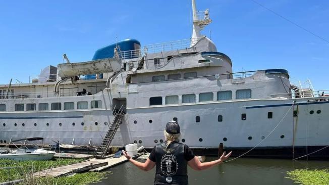 Compró un crucero, lo restauró y no lo pudo usar