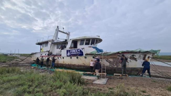 Compró un crucero, lo restauró y no lo pudo usar