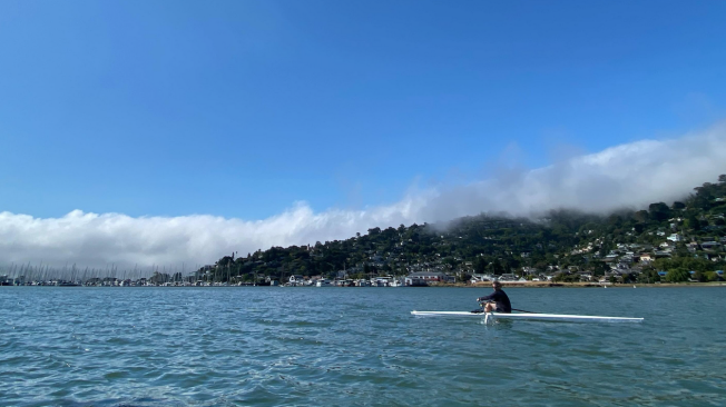 En Sausalito podrá practicar actividades como paseos en kayak.