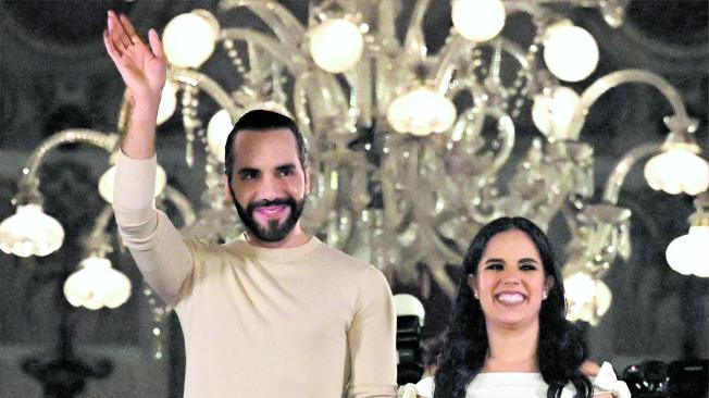 Nayib Bukele y su esposa, Gabriela Rodriguez.