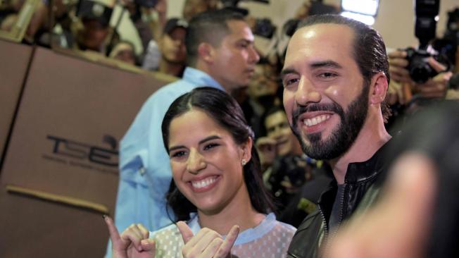 Nayib Bukele y su esposa, Gabriela Rodriguez.