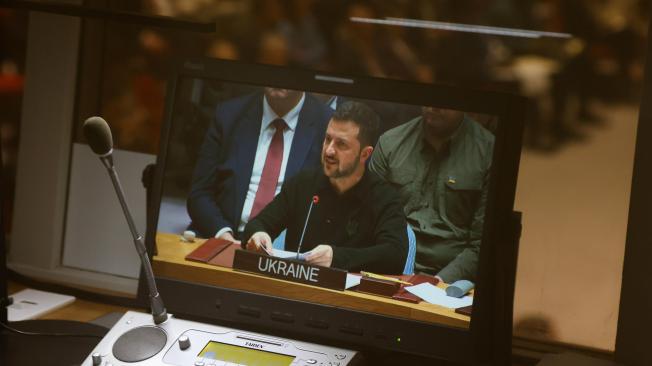 New York (United States), 24/09/2024.- Ukraine's President Volodymyr Zelensky is seen on a translators monitor during a high-level Security Council meeting on the conflict between Russia and Ukraine on the sidelines of the General Debate of the 79th session of the United Nations General Assembly at United Nations Headquarters in New York, New York, USA, 24 September 2024. The annual high-level General Debate gathers world leaders from 24 to 28 September, and 30 September under the theme, 'Leaving no one behind: acting together for the advancement of peace, sustainable development and human dignity for present and future generations'. (Zelenski, Rusia, Ucrania, Nueva York) EFE/EPA/SARAH YENESEL