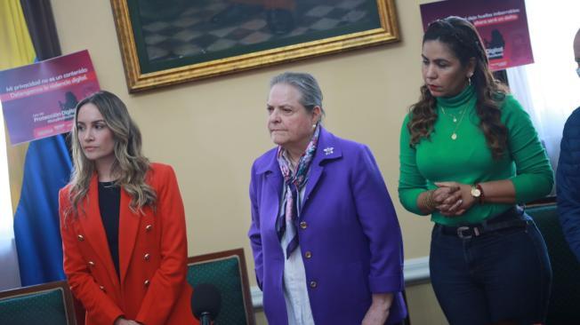 Ana María Castañeda (Cambio Radical), Clara López Obregón (Pacto Histórico) y la representante a la Cámara Ingrid Aguirre (Fuerza Ciudadana).