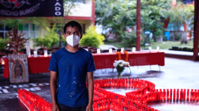 El estudiante normalista de Ayotzinapa, Federico Vázquez, posa durante una entrevista con EFE el 22 de septiembre de 2024 en el municipio de Tixtla.