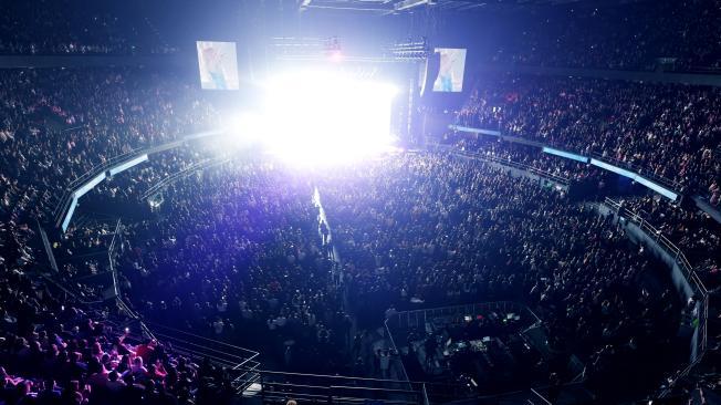 Máximo aforo en el concierto de Kany García llevó a los organizadores a añadir sillas adicionales en la ubicación Platea.