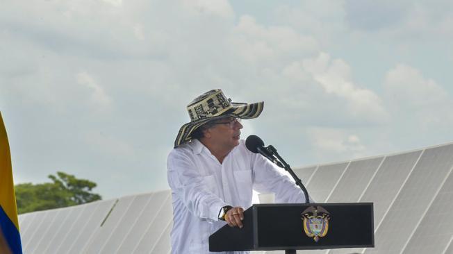 El Presidente Gustavo Petro en la inauguración del parque solar en Montería.