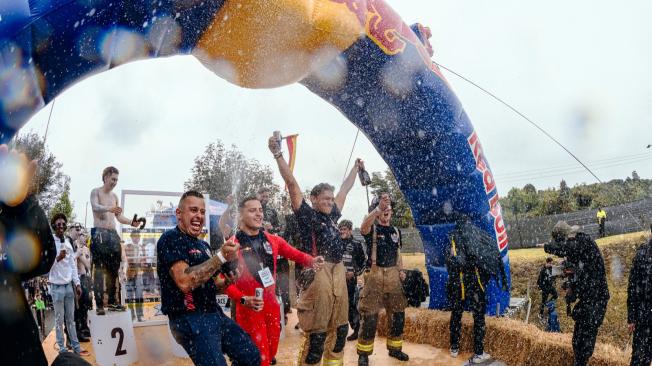 El equipo 'Apague y vámonos' se coronó campeón de la Red Bull Balineras 2024