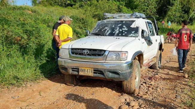 Masacre en Yondó - Así quedó el vehículo donde iban las personas asesinadas