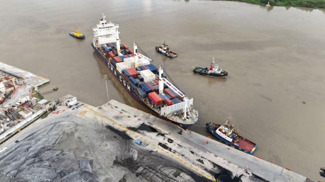 Buque colisionó en Puerto de Barranquilla contra muelle de institución portuaria con bandera de Malta y 2.720 toneladas de carga general.