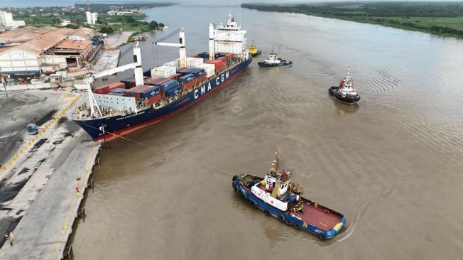 Buque colisionó en Puerto de Barranquilla contra muelle de institución portuaria.