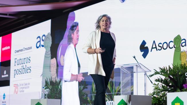 Cristina Aranda en el congreso de Asocajas.