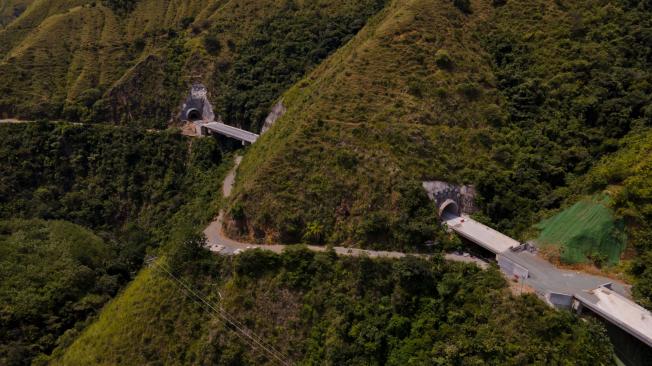 El túnel carretero más largo de América está en Antioquia. Se trata del Túnel del Toyo