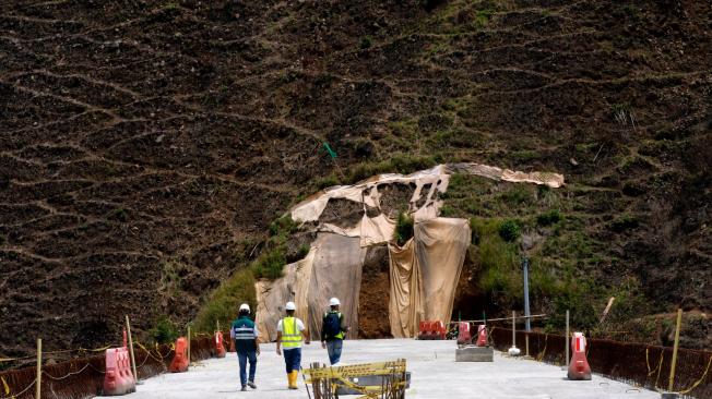 El túnel carretero más largo de América está en Antioquia. Se trata del Túnel del Toyo