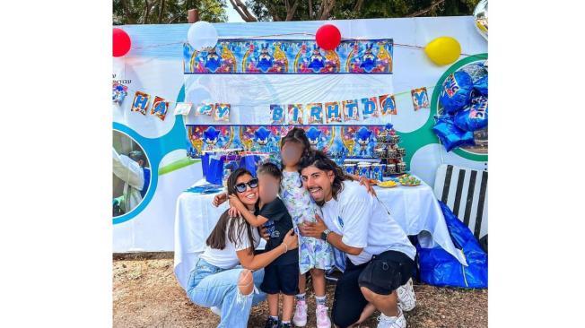 Ivonne Rubio y Antonio Macías con sus hijos días antes del ataque de Hamás.