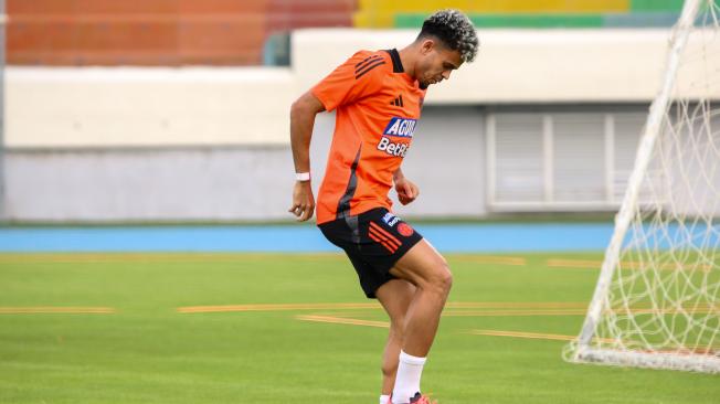 Luis Díaz ya entrena en Cochabamba para el partido contra Bolivia.