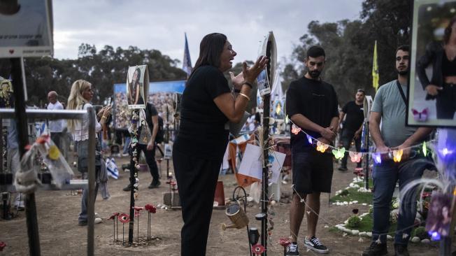 Monumento conmemorativo de Nova cerca del kibutz Reim, en el sur de Israel, en el primer aniversario de los ataques de Hamás.