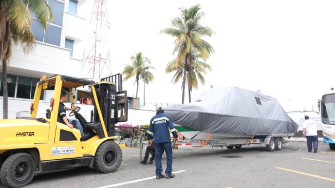 La lancha fue transportada en Cali.