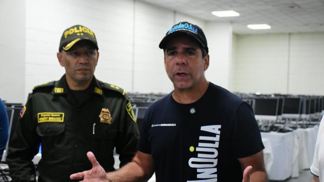 El alcalde Alejandro Char y el comandante de la Policía en Barranquilla, el general  Herbert Benavidez.