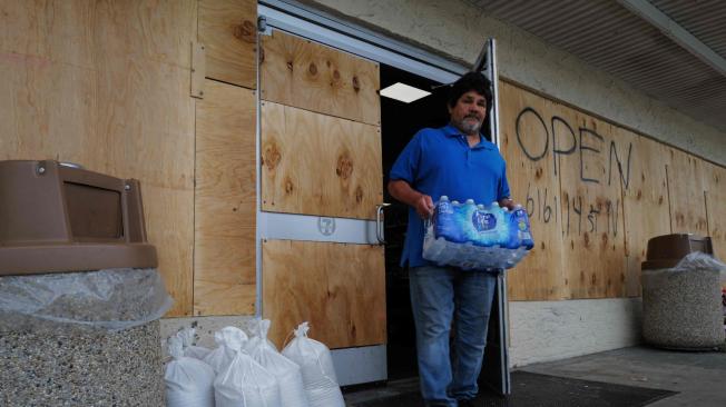 Ante la emergencia, varias personas han tomado medidas preventivas, como hacer una reserva de alimentos