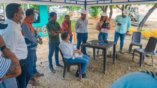 Equipo de trabajo que realiza la recuperación del puente.