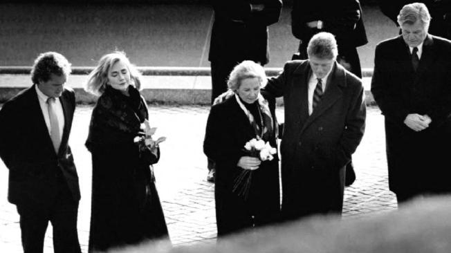 (FILES) US President-elect Bill Clinton (2nd R) stands with Ethel Kennedy (C), Sen. Ted Kennedy, D-Ma, (R), Rep. Joe Kennedy, D-Ma, (L) and Hillary Clinton (2nd L) at the grave of Robert F. Kennedy in Arlington, Virginia, on January 19, 1993. Ethel Kennedy, the widow of assassinated US politician Robert F. Kennedy, died on October 10, 2024 at the age of 96, her family said. (Photo by J. DAVID AKE / AFP)