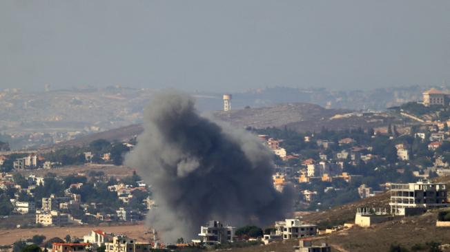 Ataque aéreo israelí contra la localidad de Kfar Tibnit, en el sur del Líbano.