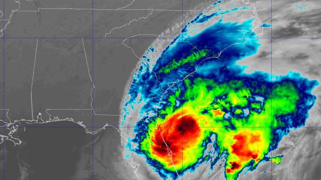 El NHC se mantiene monitoreando el fenómeno.
