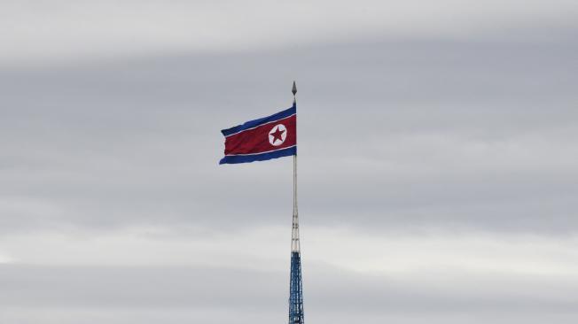 Una bandera de Corea del Norte.