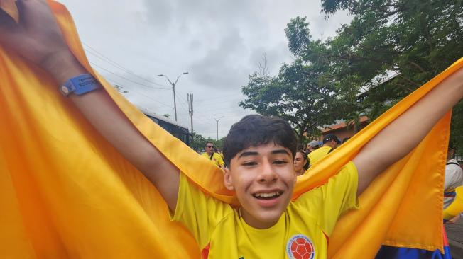 Una verdadera fiesta se vive en las afueras del estadio Metropolitano de Barranquilla, donde miles de personas de manera organizada ingresan al escenario para disfrutar del partido de la selección de Colombia vs. Chile.