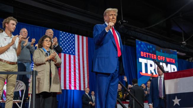 Trump atendía una sesión pública de preguntas y respuestas con simpatizantes organizada en Oaks.