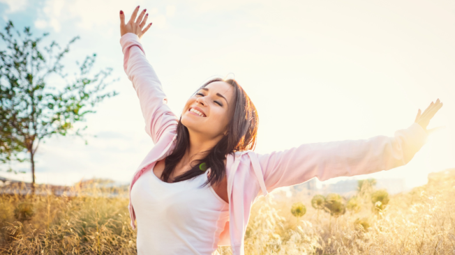 Felicidad es el estado emocional de una persona que siente bienestar.