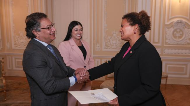 Presidente Gustavo Petro recibe las cartas credenciales de la embajadora de Canadá, Elizabeth Williams.