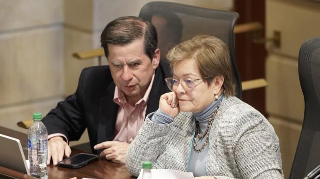 Juan Fernando Cristo y Gloria Inés Ramírez durante el debate de la reforma laboral