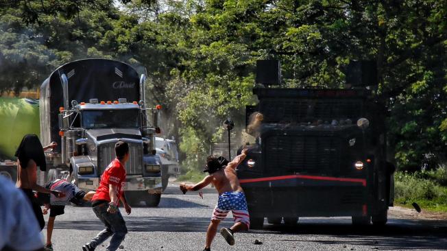 Enfurecidos habitantes de Candelaria, atacaron la casa de los presuntos agresores