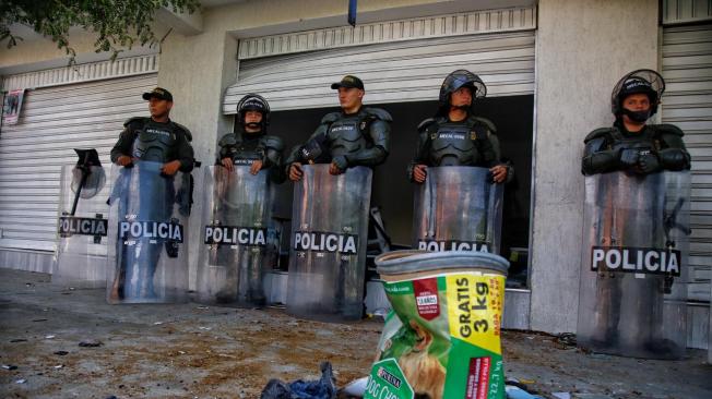 Enfurecidos habitantes de Candelaria, atacaron la casa de los presuntos agresores