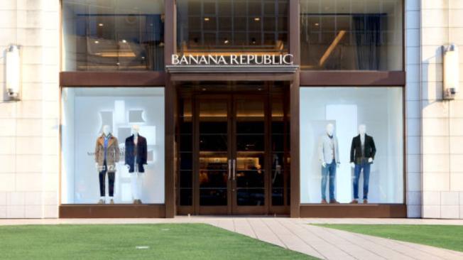 La ropa de Banana Republic fue muy superior para la protagonista.