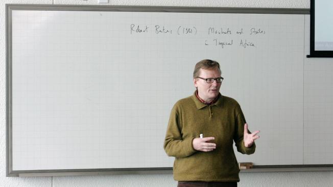 James Robinson, doctor en Economía, actualmente da clases en la Universidad de Chicago (Estados Unidos) y por 28 años enseñó en Colombia, en la Universidad de los Andes.