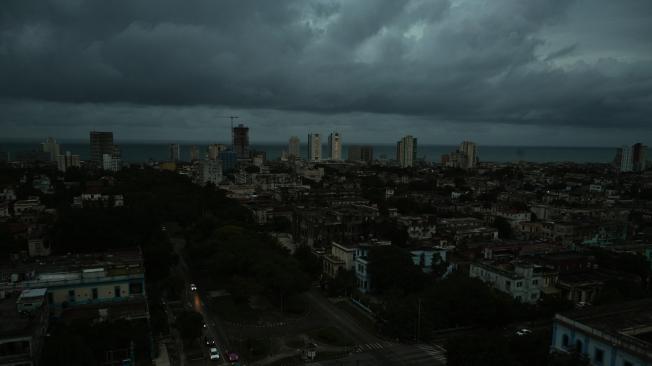 Vista general de La Habana durante un apagón nacional causado por un fallo de la red eléctrica.