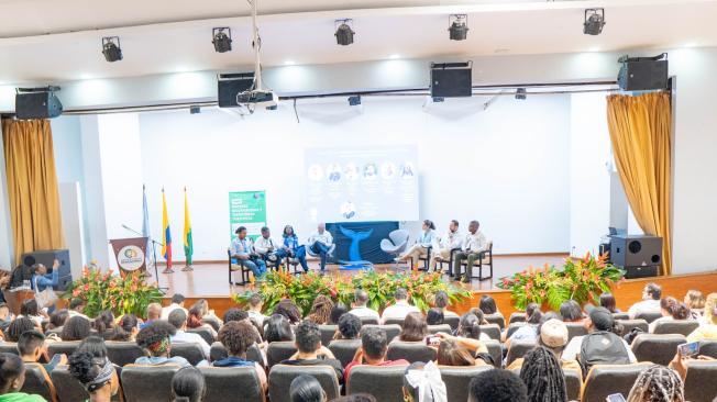 Foro en la sede deComfenalco.