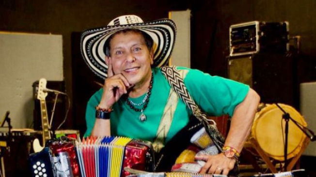 Fue coronado como rey vallenato en 1985.