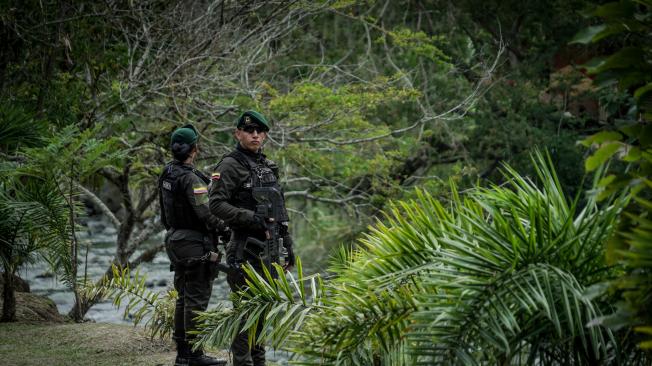 Nace la Policía del agua en la ciudad de Cali, la primera en su tipo a nivel mundial , que busca cuidar, preservar este recurso natural , al mismo tiempo  prevenir los delitos relacionados con el agua en el país. El general William René Salamanca  acompañado de la ministra del Medio ambiente Susana Muhamad, el canciller Luis Gilberto Murillo, el alcalde de Cali Álvaro Alejandro Éder , la gobernadora del Valle del Cauca Dilian Francisca Toro y el mamo Rumaldo, de la sierra nevada de Santamarta, dan inauguración a la primera Policía del agua del mundo. Cali 19 de octubre del 2024 . Foto MAURICIO MORENO CEET EL TIEMPO @mauriciomorenofoto