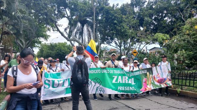 Manifestantes respaldan al presidente Gustavo Petro. Marcha, en Cali.