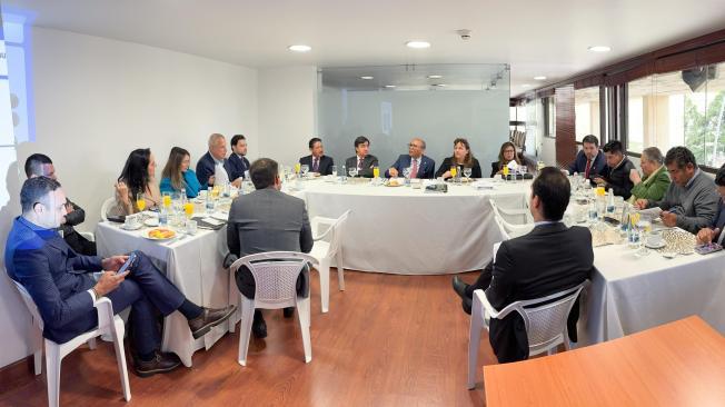 Reunión con senadores de la Comisión I sobre la reforma a la justicia