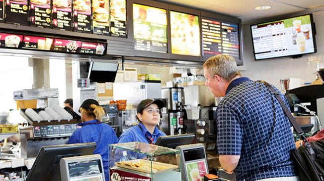 Siguen investigando el motivo por el que surgió la bacteria en McDonald's.