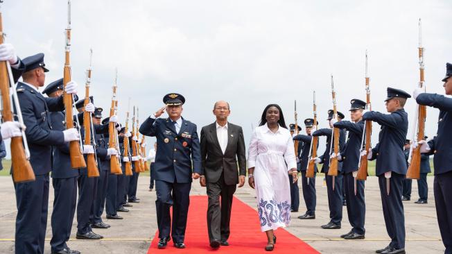 Presidente del Consejo Presidencial de Haití, Leslie Voltaire, a su llegada a Cali.