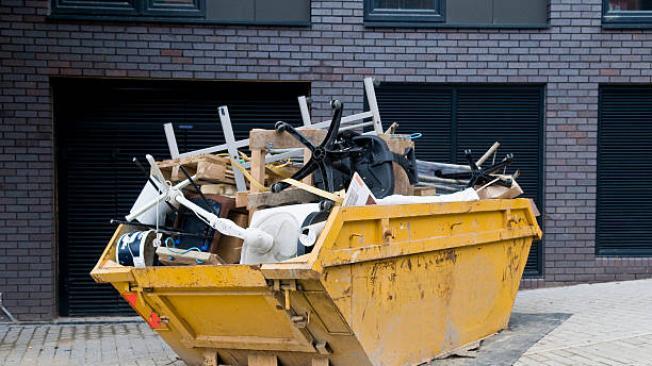 Muchas personas en EE.UU. retiran muebles de sus casas, pero son clave para el reciclado