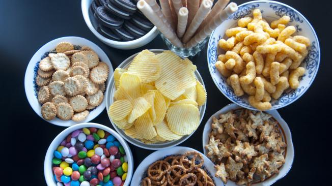 Debe consumir con moderación los alimentos procesados