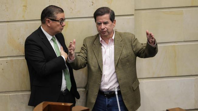 El ministro del Interior, Juan Fernando Cristo, estuvo durante el debate.