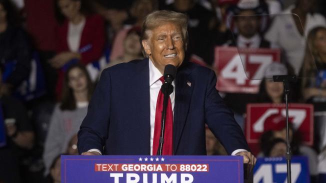 El candidato presidencial republicano Donald Trump en un mitin de campaña en Atlanta, Georgia.